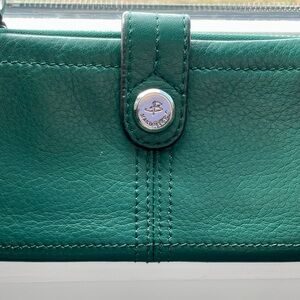 Beautiful buttery soft leather b. Makowsky ladies bifold wallet in Emerald